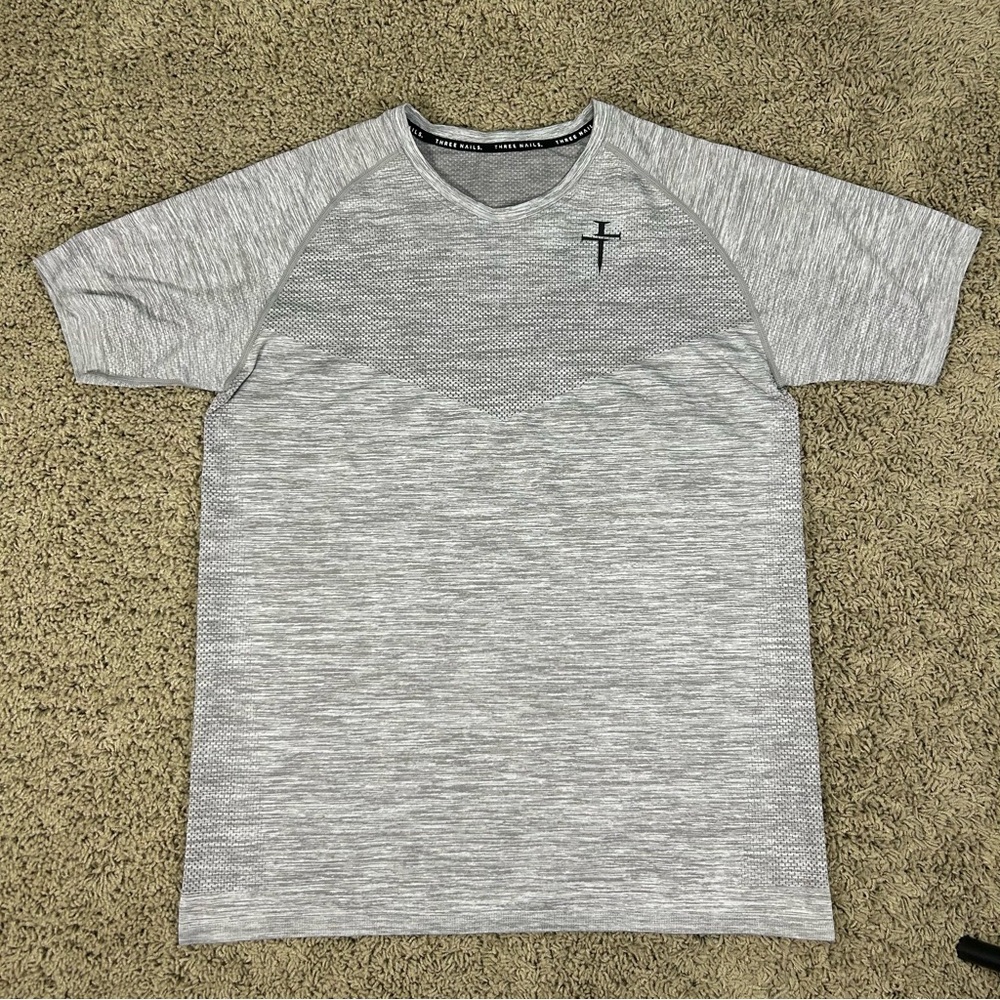 Three Nails Mens Large Seamless Shirt Gray Gym Active Performance Vented Cross